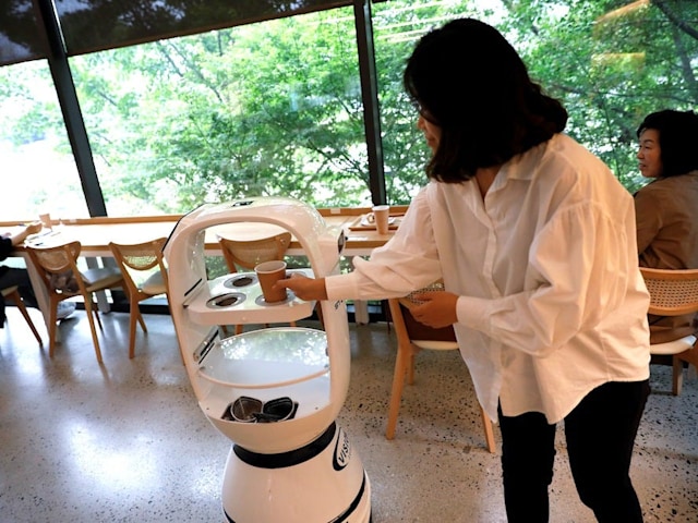 robot barista: solusi hangout di kafe saat pandemi? 3